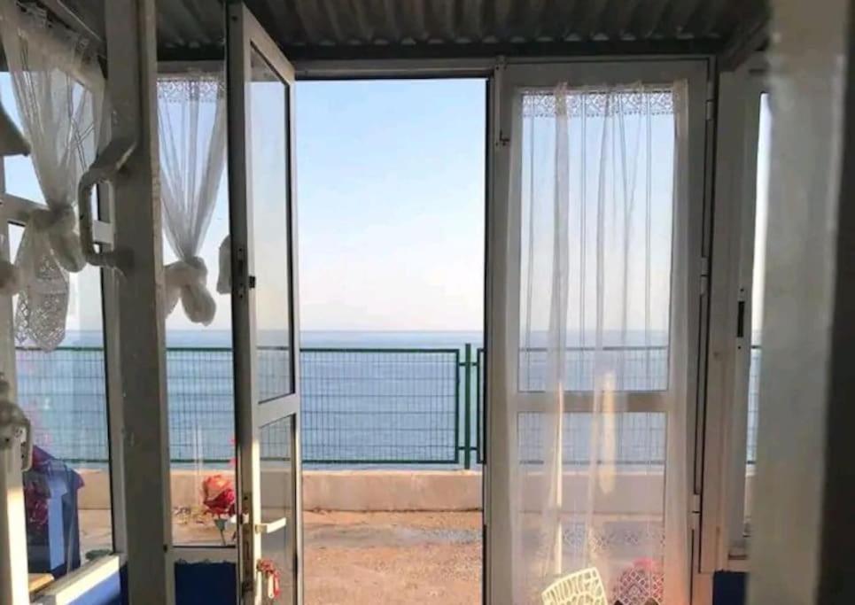 The Beach Hut With Lazy Spa Adra Bagian luar foto