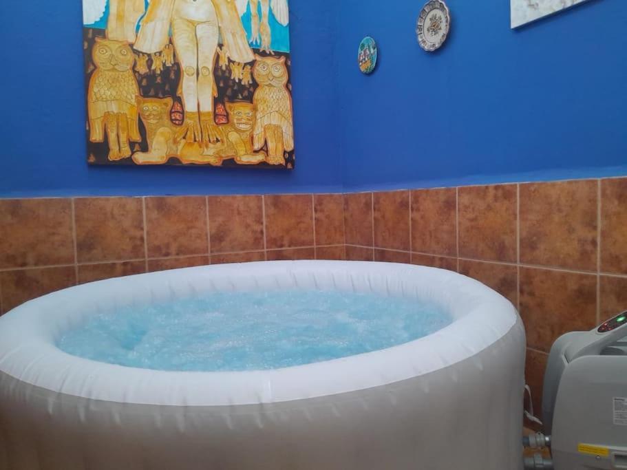 The Beach Hut With Lazy Spa Adra Bagian luar foto