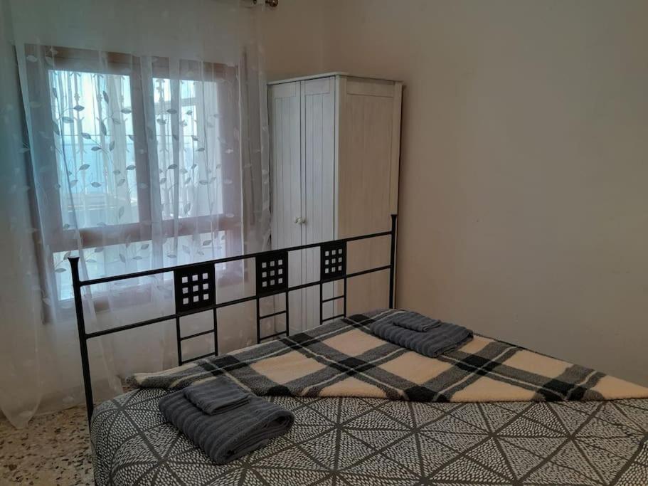 The Beach Hut With Lazy Spa Adra Bagian luar foto