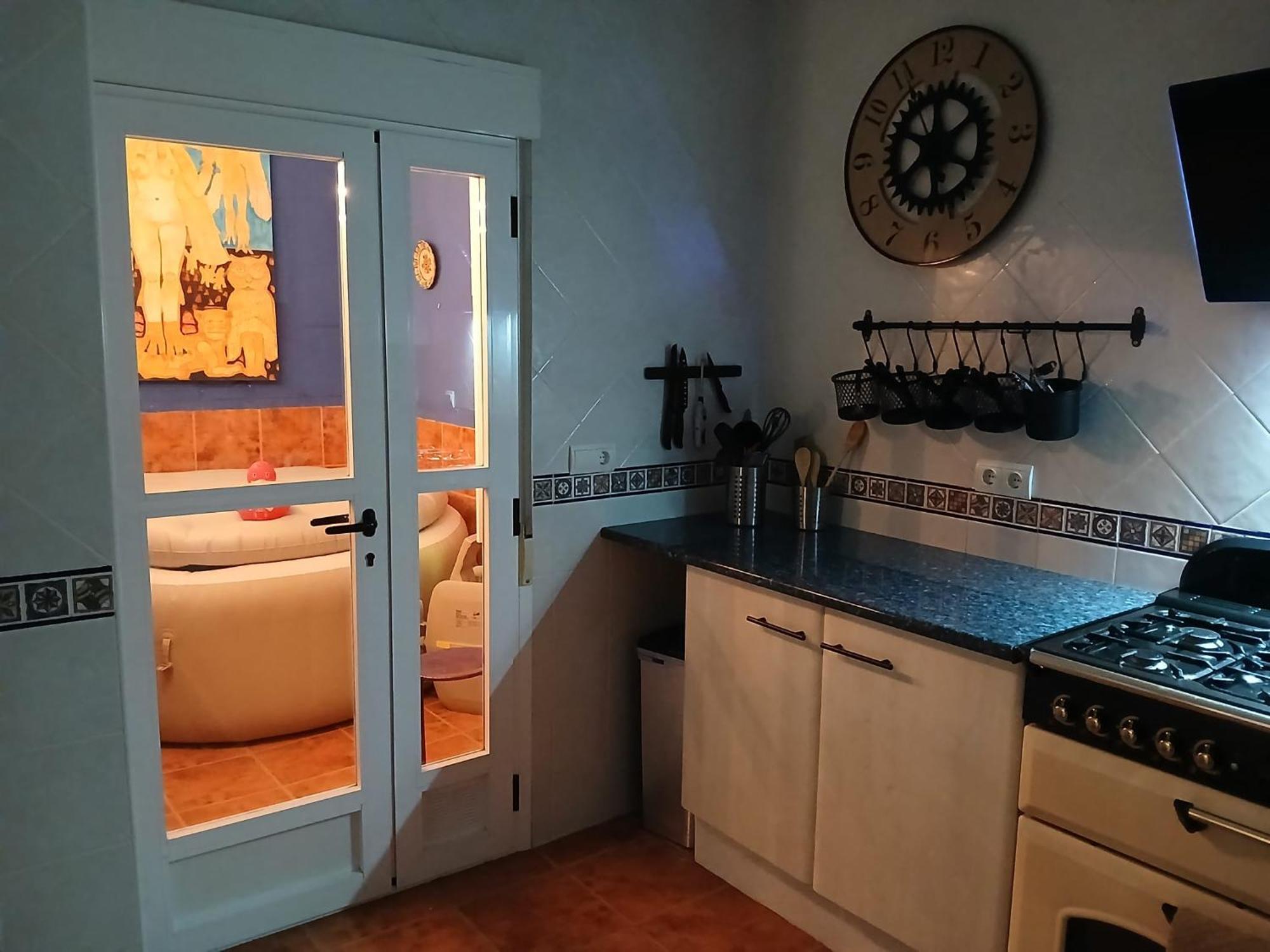 The Beach Hut With Lazy Spa Adra Bagian luar foto